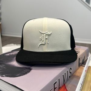 New Era Fear Of God Trucker Fit
Men's size 7 1/4 - New